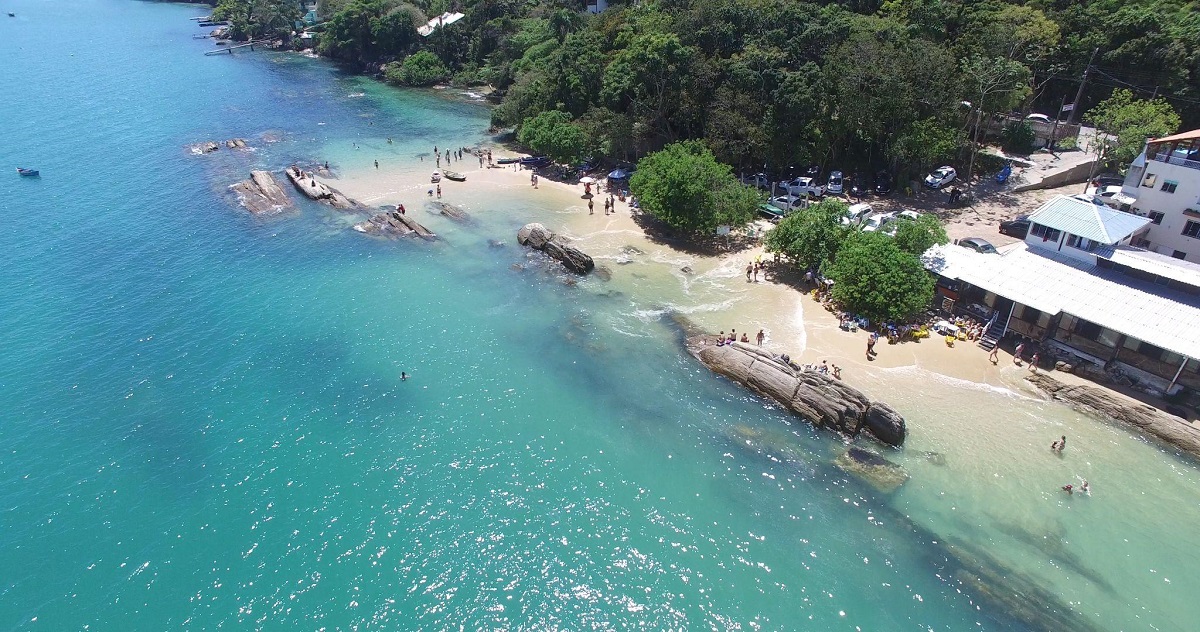 Praia da Lagoinha é uma das mais procuradas para praticar snorkeling em Bombinhas. Foto: Feat Design.